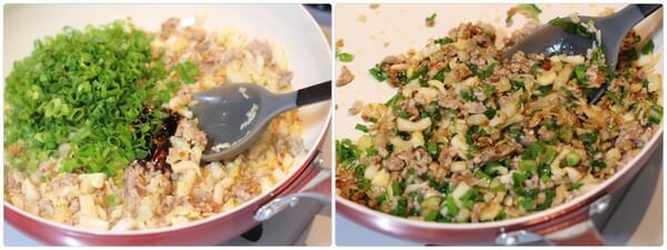 フライパンで炒める餃子味のそぼろ工程写真