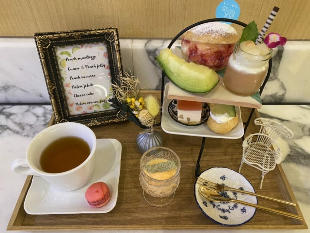 横浜スパゲティ カフェ 贅沢な午後のひと時 旬の桃とメロンたっぷりのアフタヌーンティーセット を販売 Gourmet Biz グルメビズ