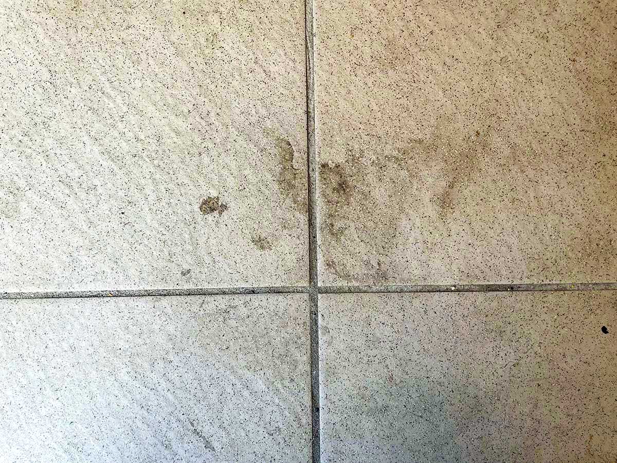 ダイソー「床・壁タイルの汚れスッキリスポンジ」