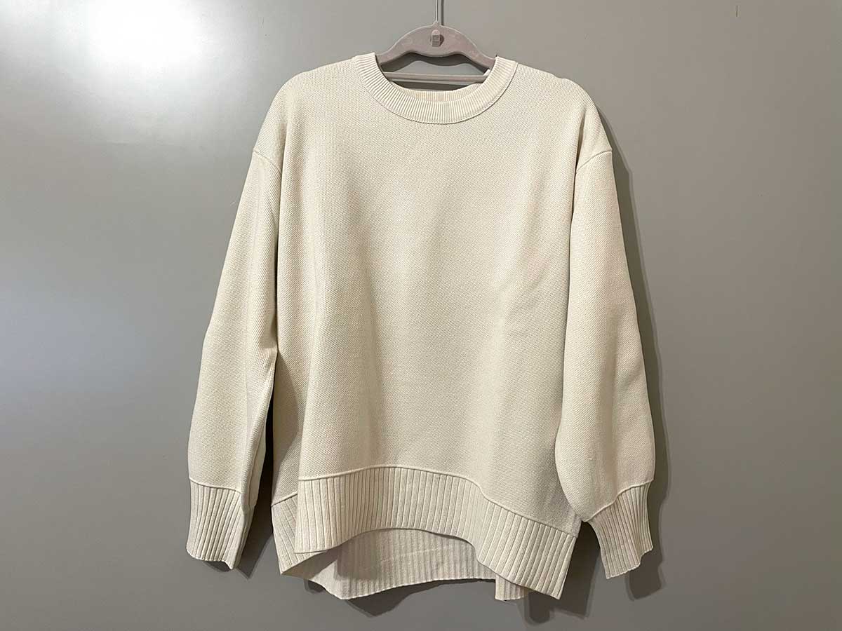 GU「オーバーサイズクルーネックセーター」