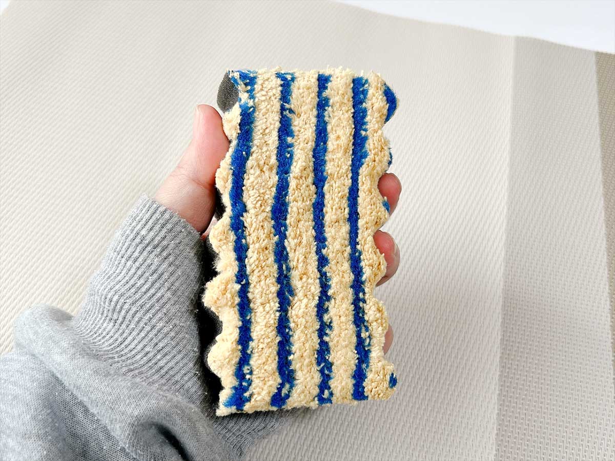 ダイソー「床・壁タイルの汚れスッキリスポンジ」