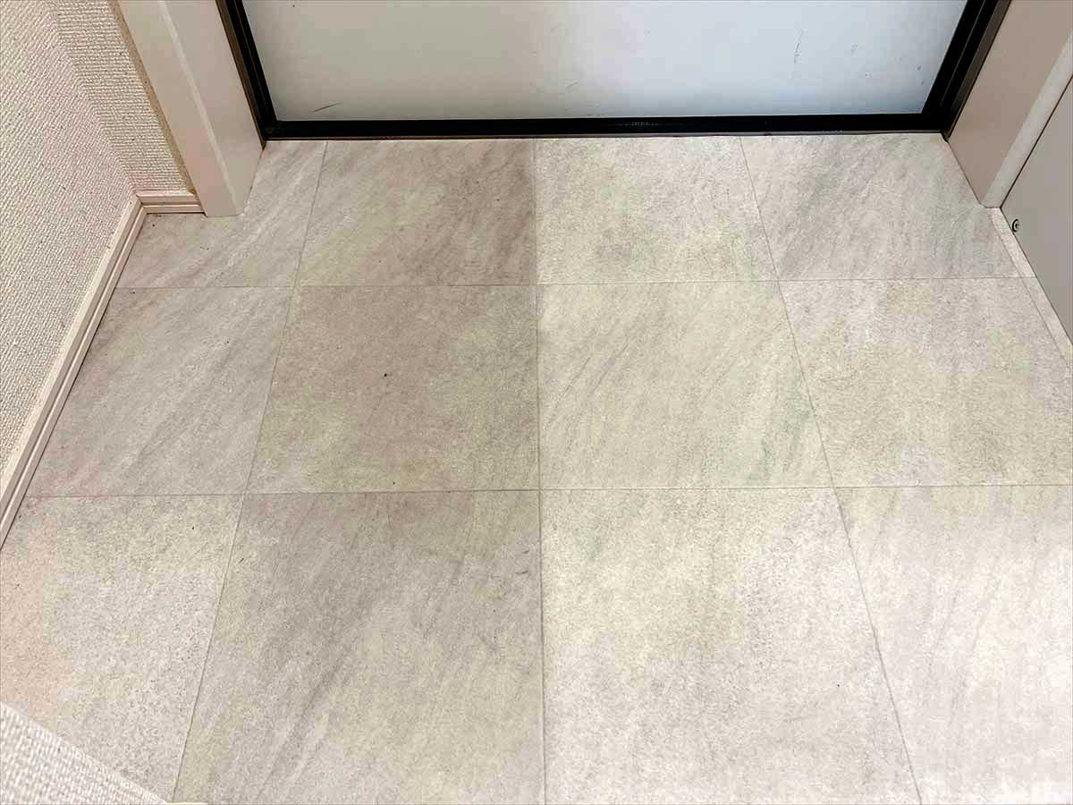 ダイソー「床・壁タイルの汚れスッキリスポンジ」