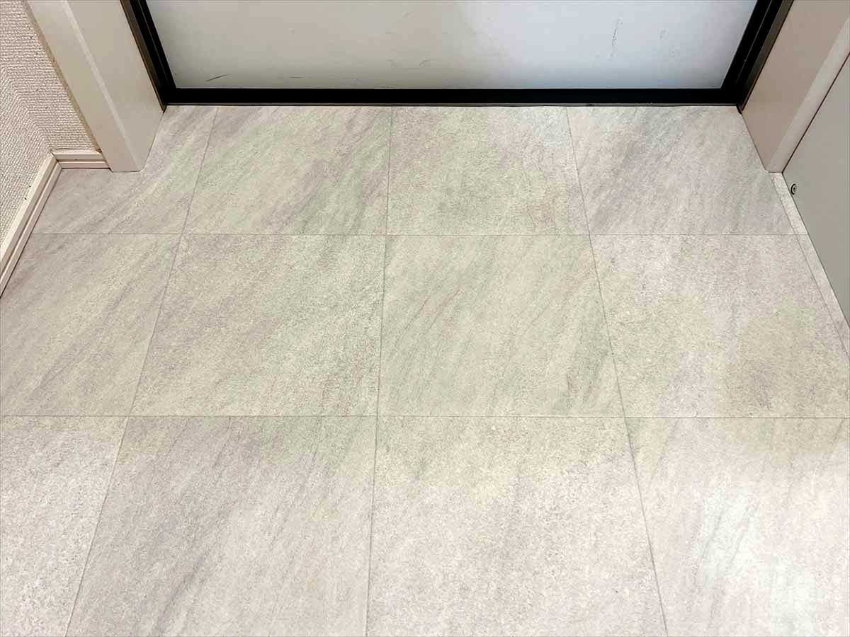 ダイソー「床・壁タイルの汚れスッキリスポンジ」