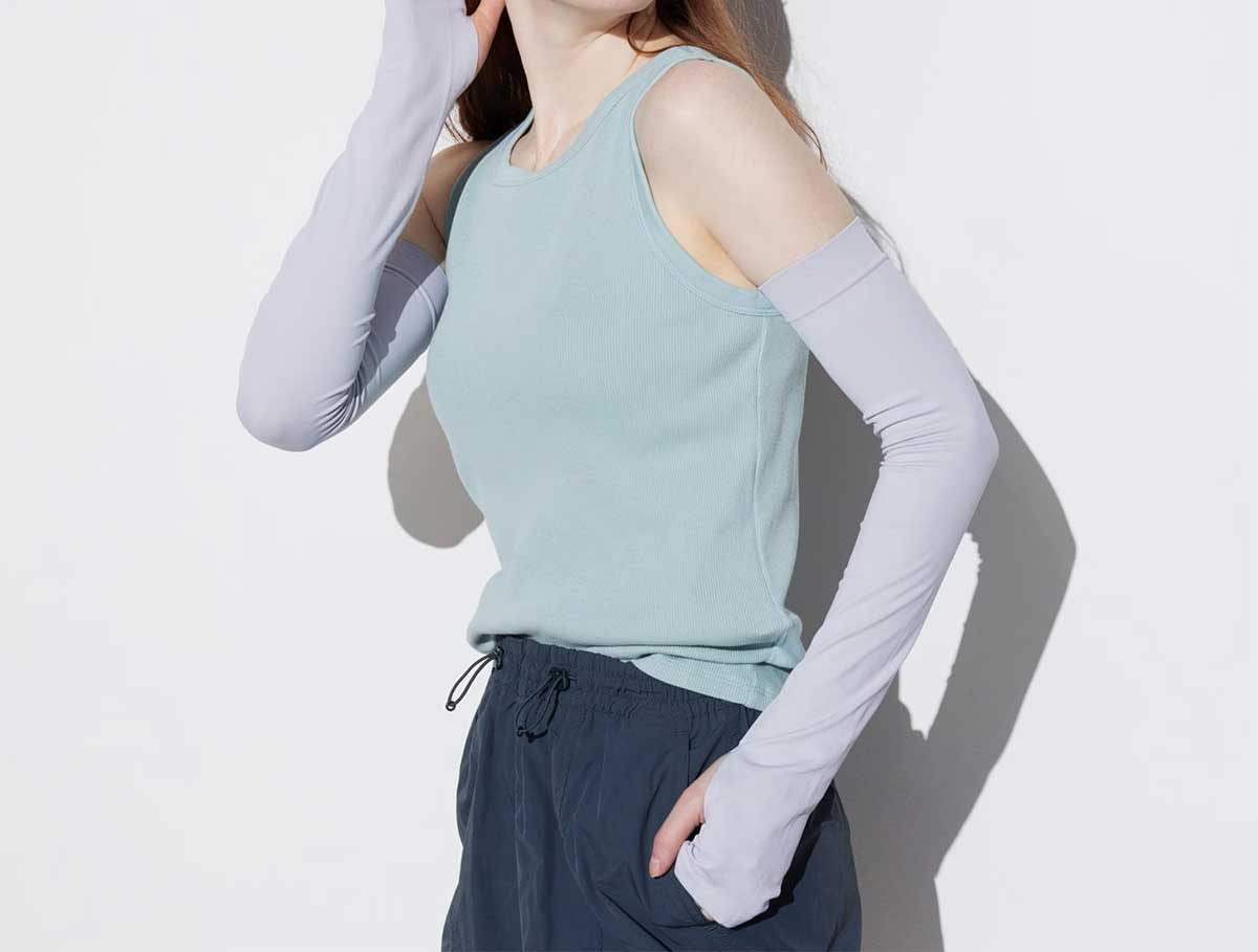 ユニクロ「UVカットシームレスアームカバー」