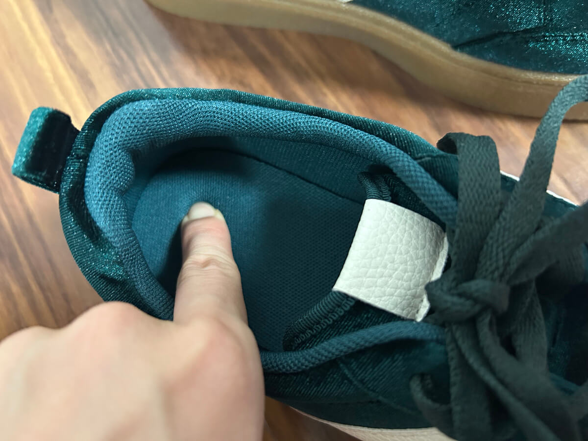 GU「ベロアスニーカー」