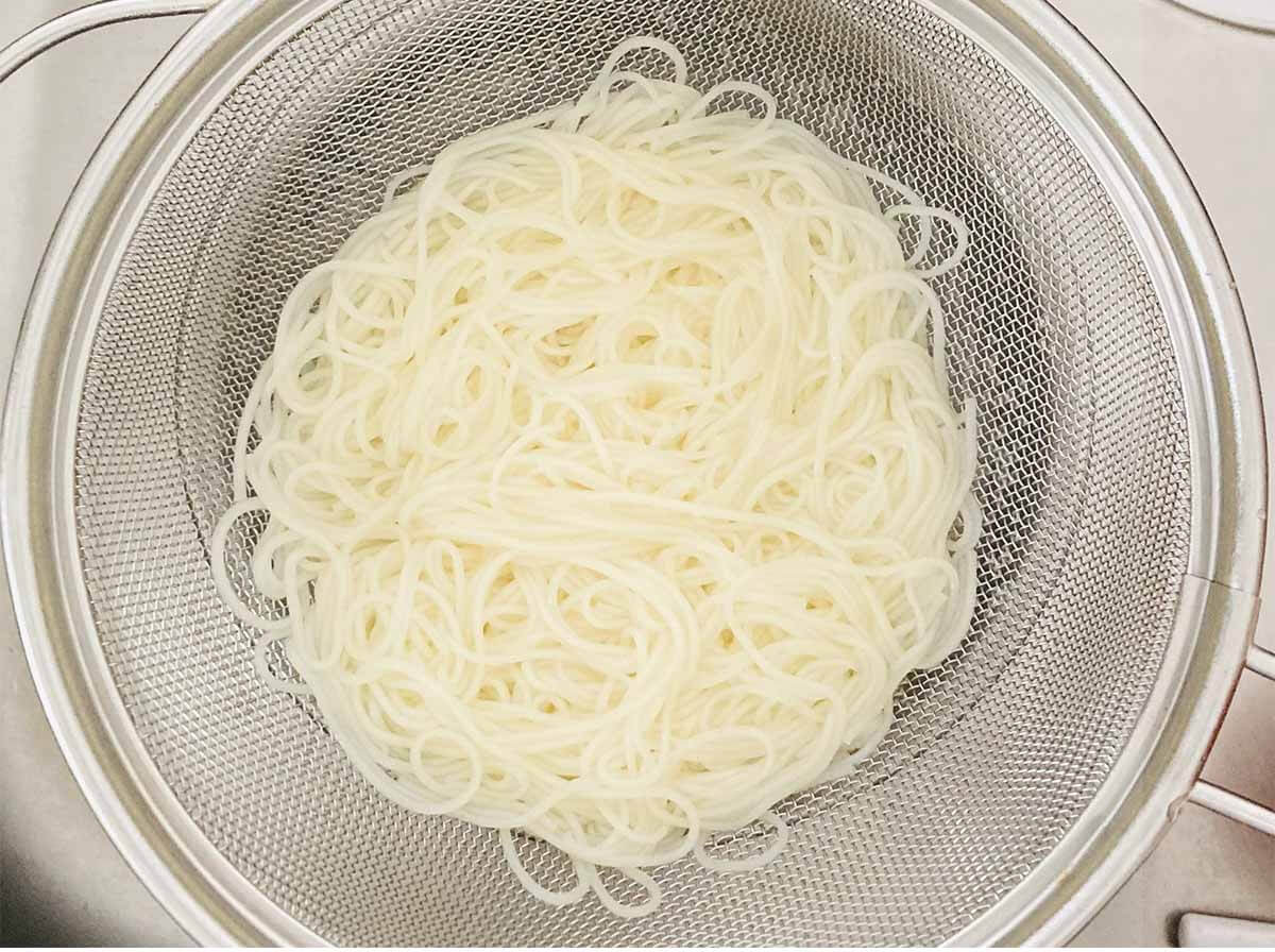 けんた食堂「歌舞伎町の納豆そうめん」