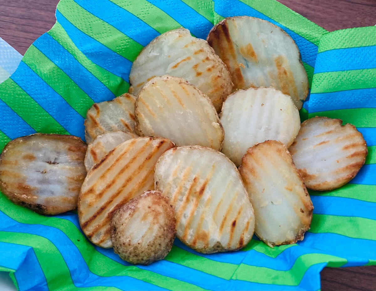 カルビーポテト「北海道厚切りポテチカット」