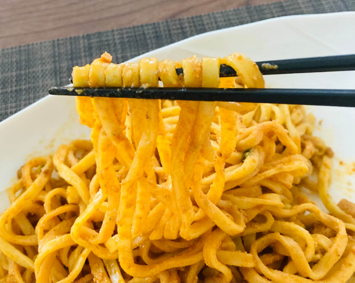 ローソン「花椒香る汁なし担々麺」