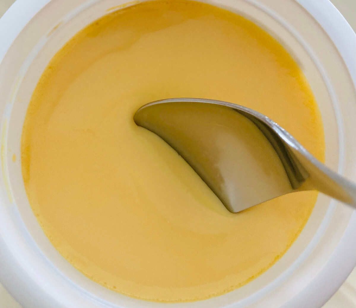 ローソン「卵・牛乳・砂糖のみで仕立てたカスタードプリン」