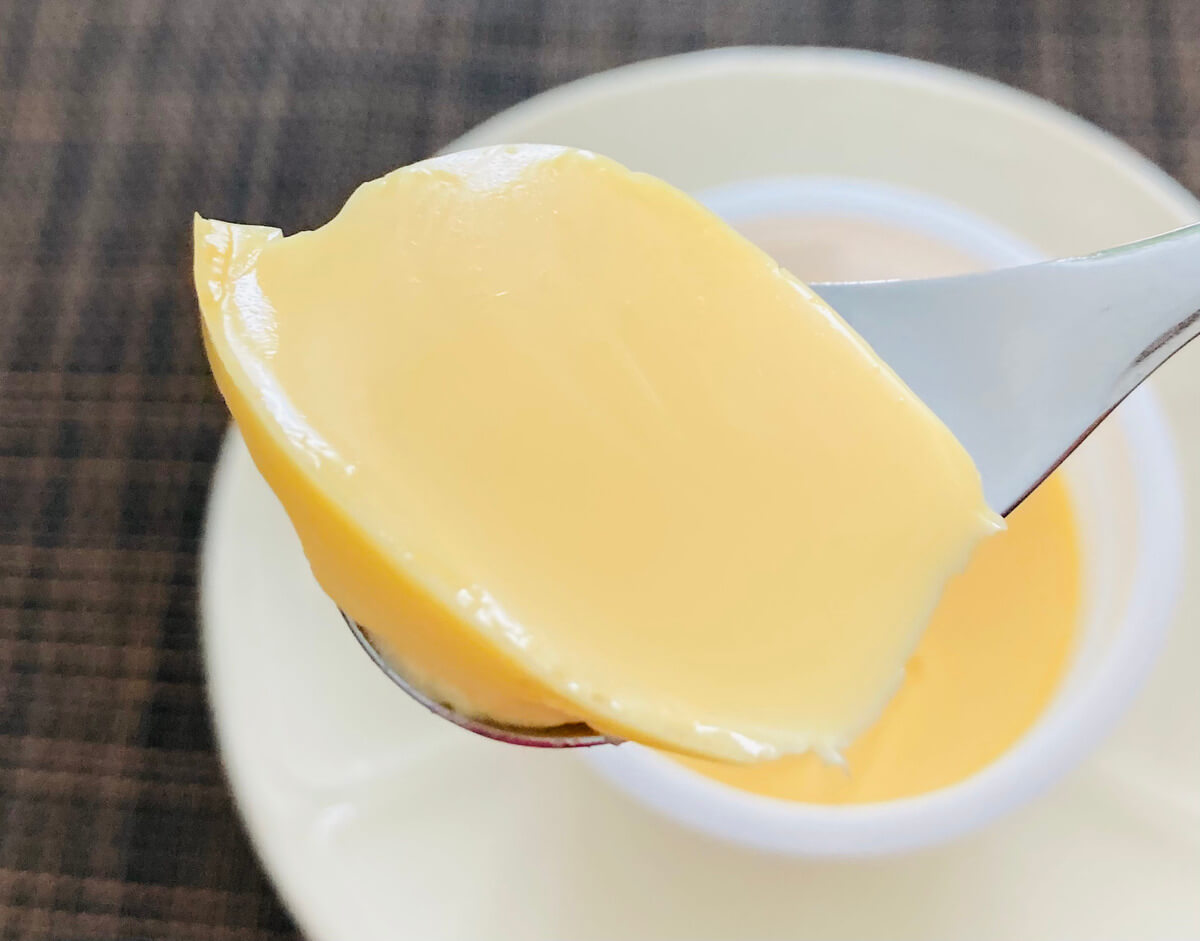 ローソンおすすめランキングスイーツ「卵・牛乳・砂糖のみで仕立てたカスタードプリン」