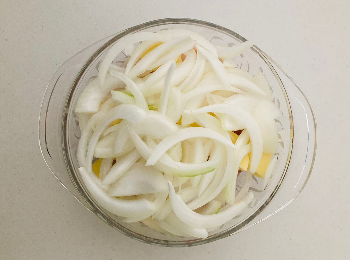 山本ゆり「鶏とじゃがいもの塩ダレ煮」