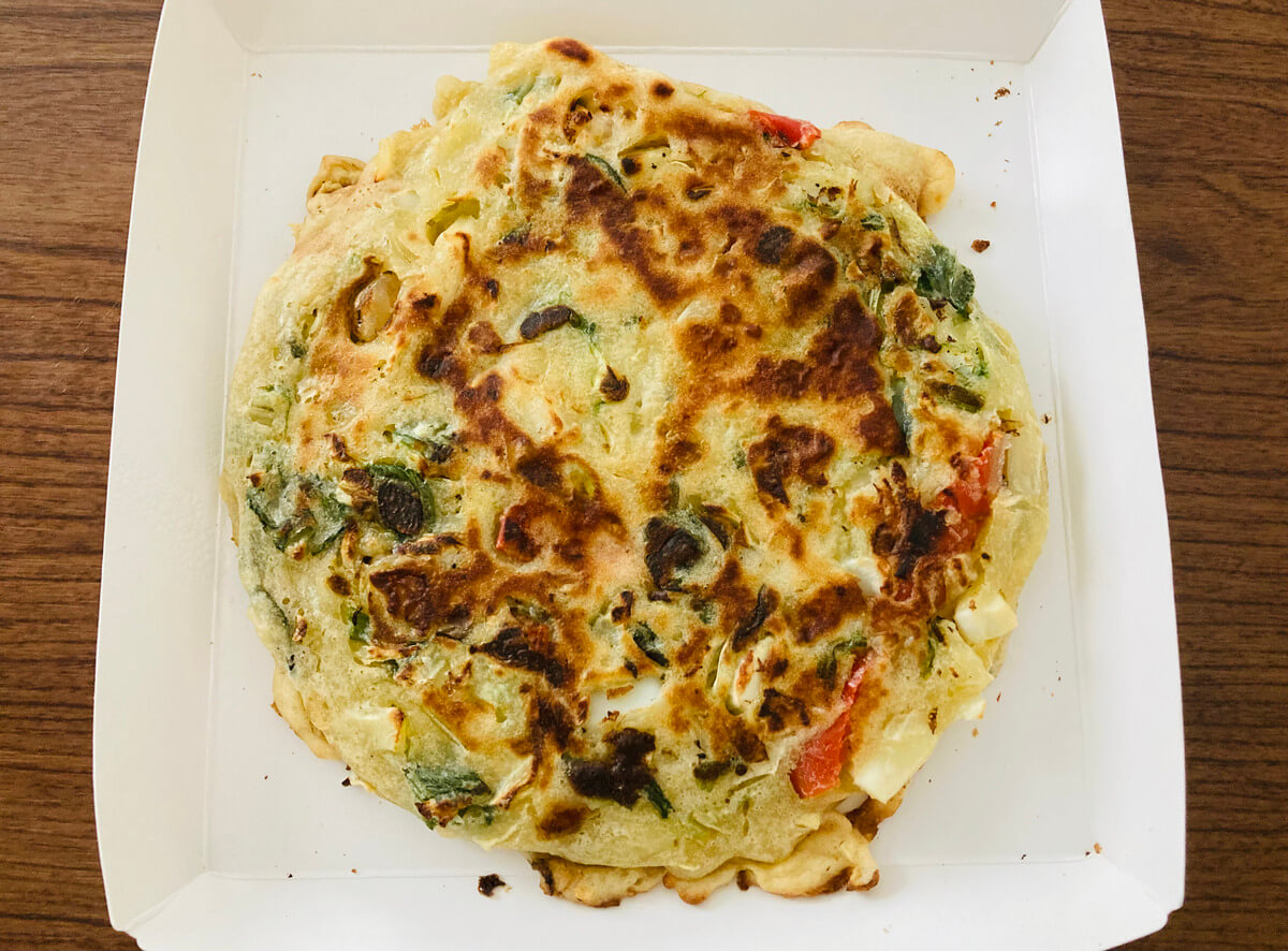 ファミリーマート「もっちり生地と6種具材の海鮮チヂミ」