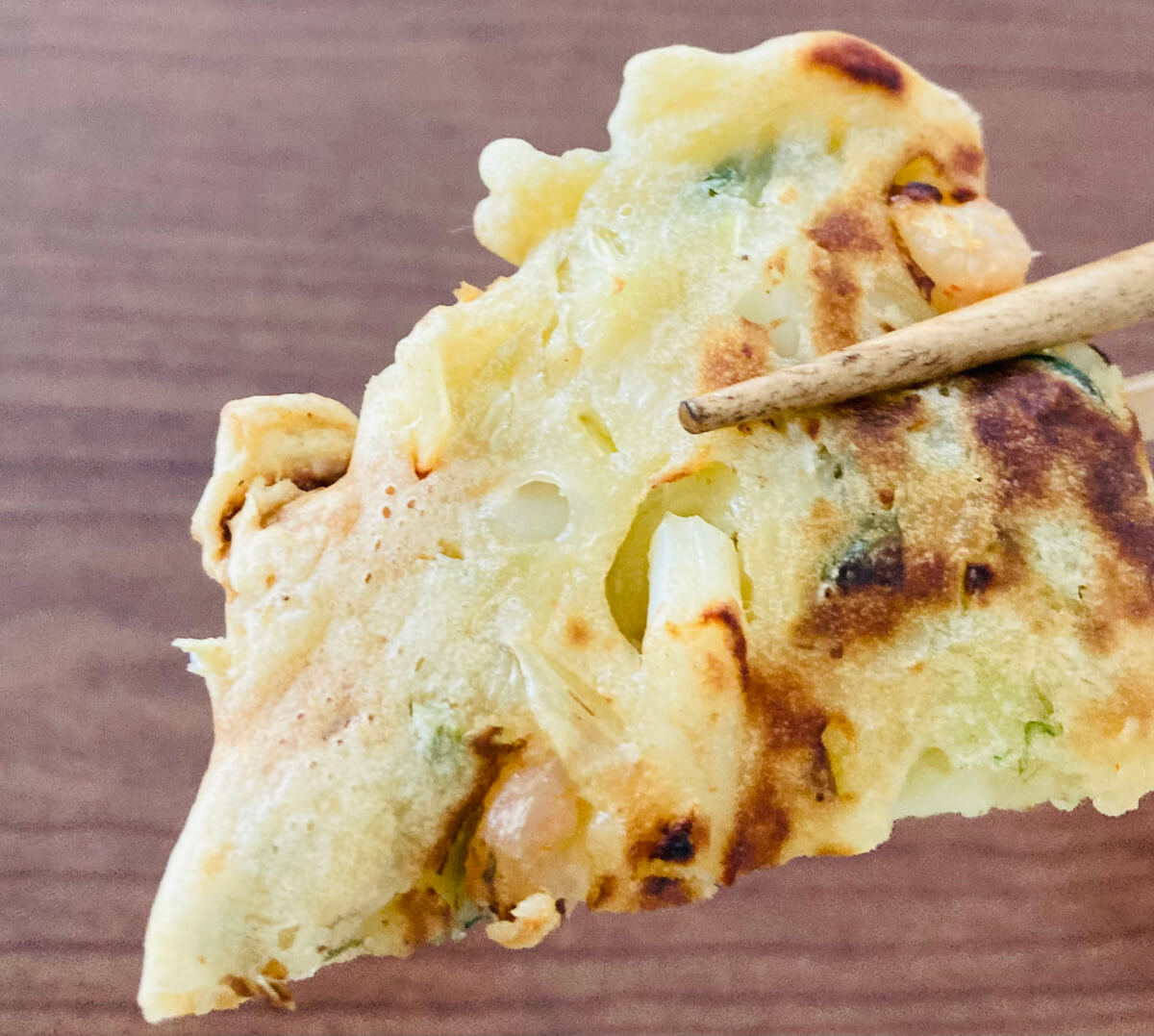 ファミリーマート「もっちり生地と6種具材の海鮮チヂミ」