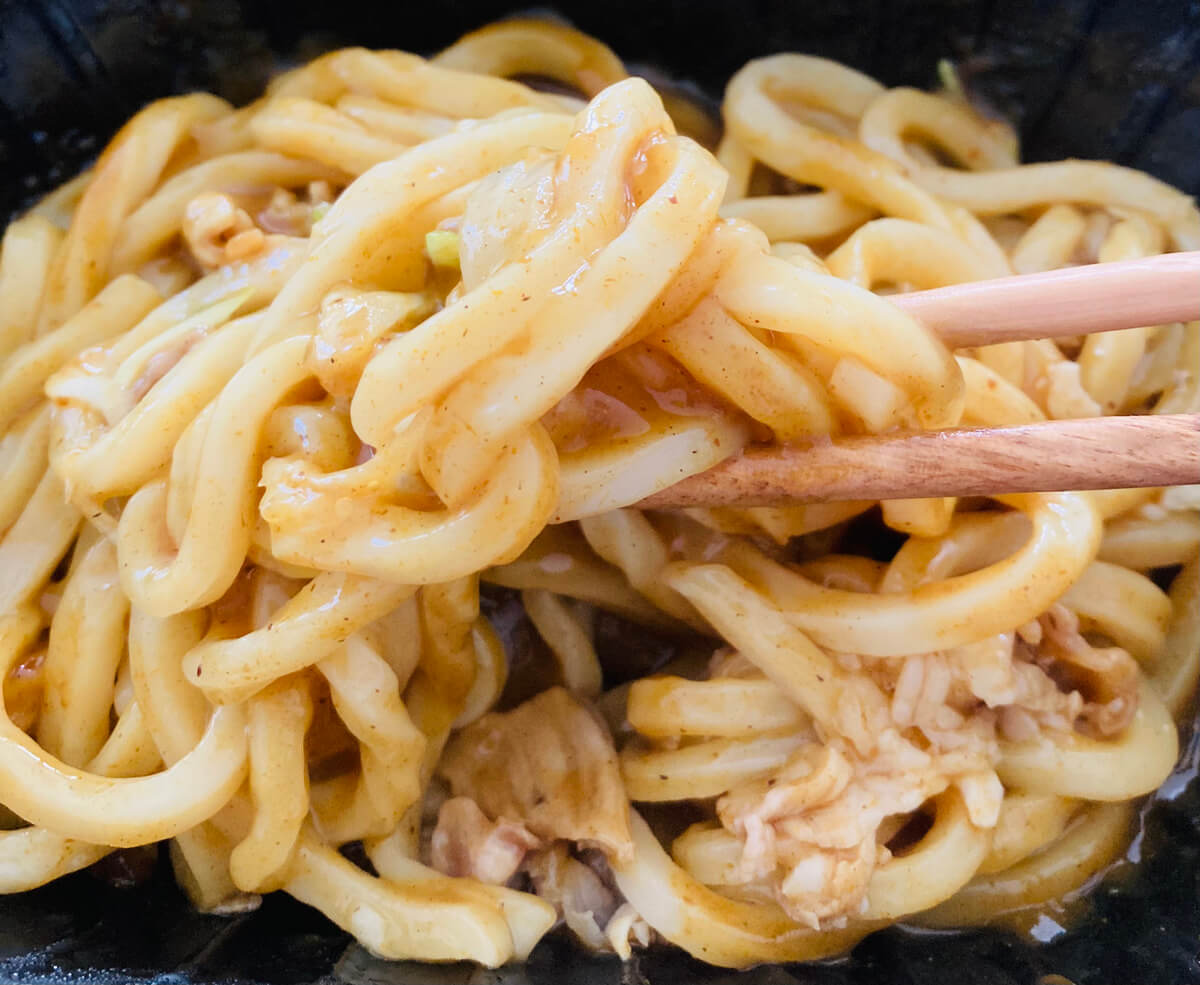 セブンイレブン「大盛汁なしカレーうどん」