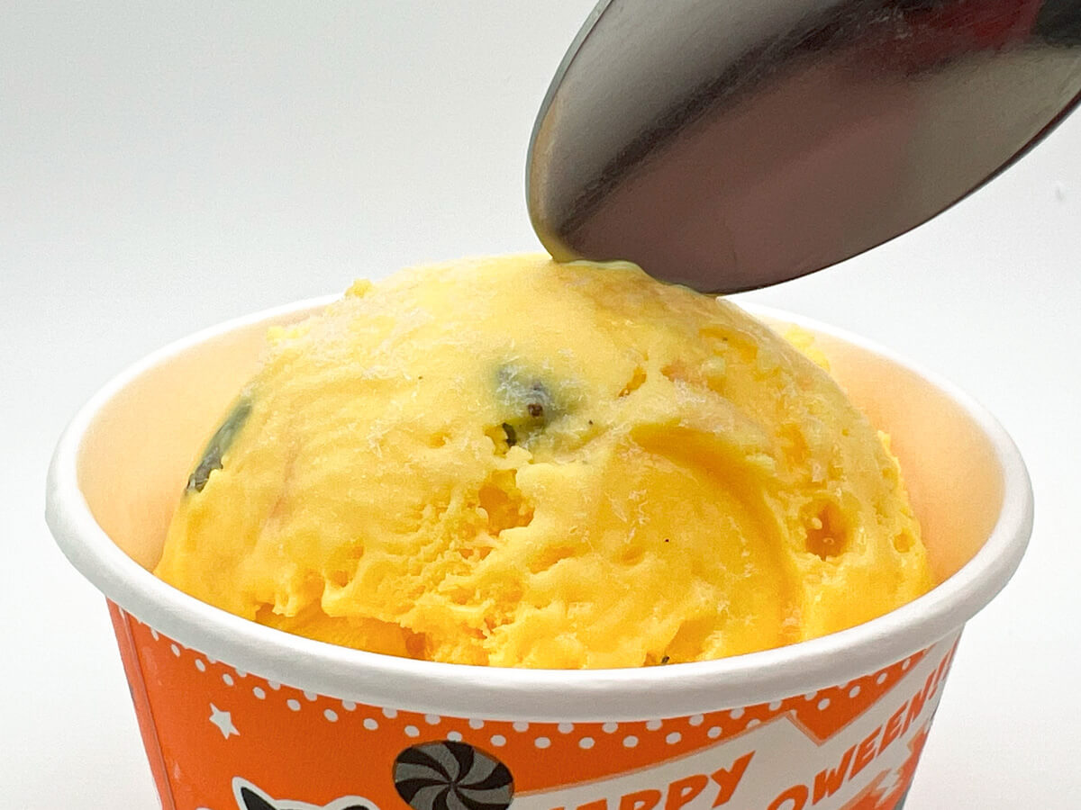 サーティワン「月夜のおさつバター 黒ごま入り」が話題！