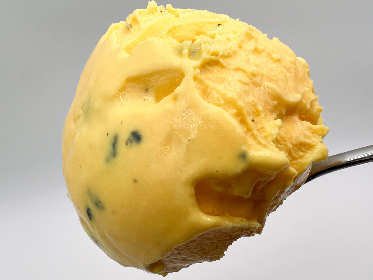 サーティワン「月夜のおさつバター 黒ごま入り」が話題！