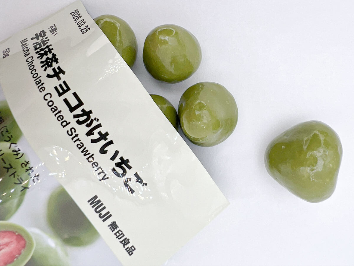無印良品「不揃い 宇治抹茶チョコがけいちご」