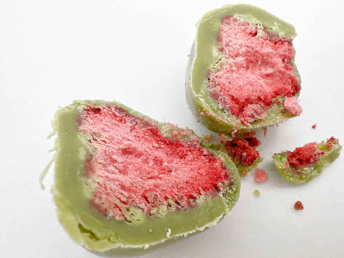 無印良品「不揃い 宇治抹茶チョコがけいちご」