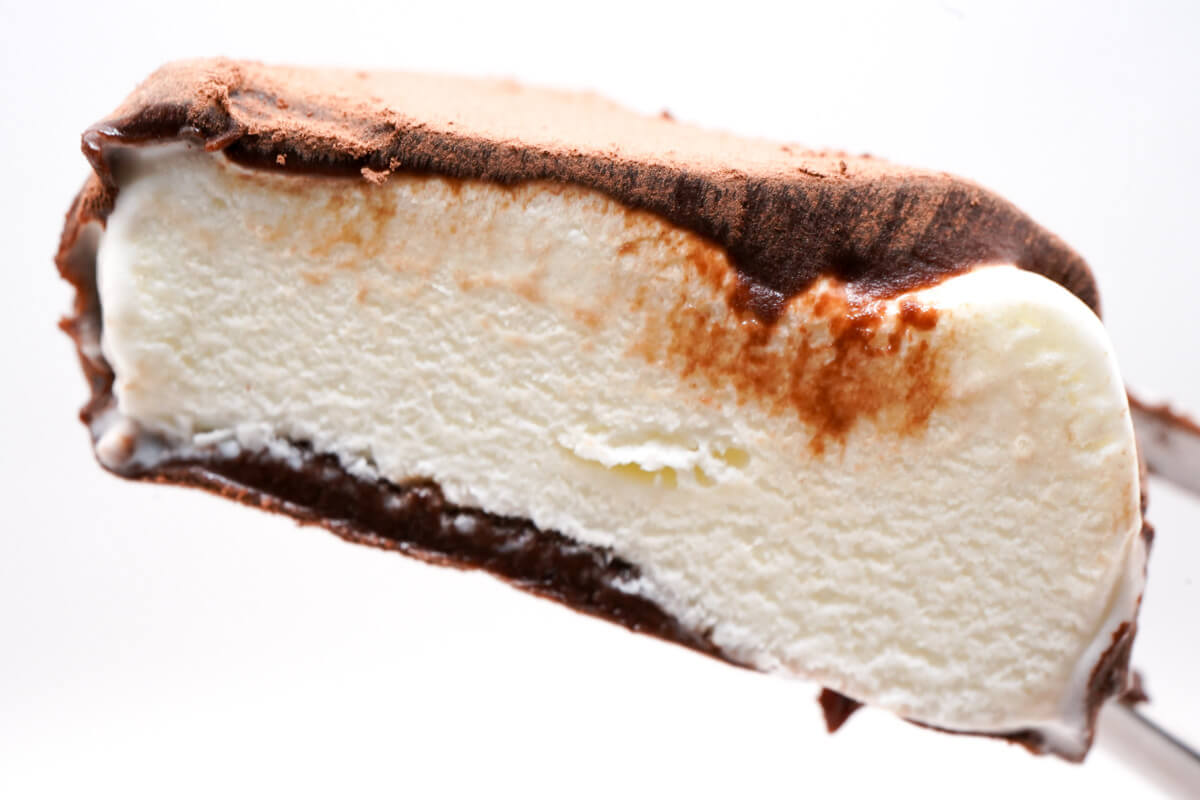 セブンイレブン限定「ロッテ アイスまるごと生チョコ包み」