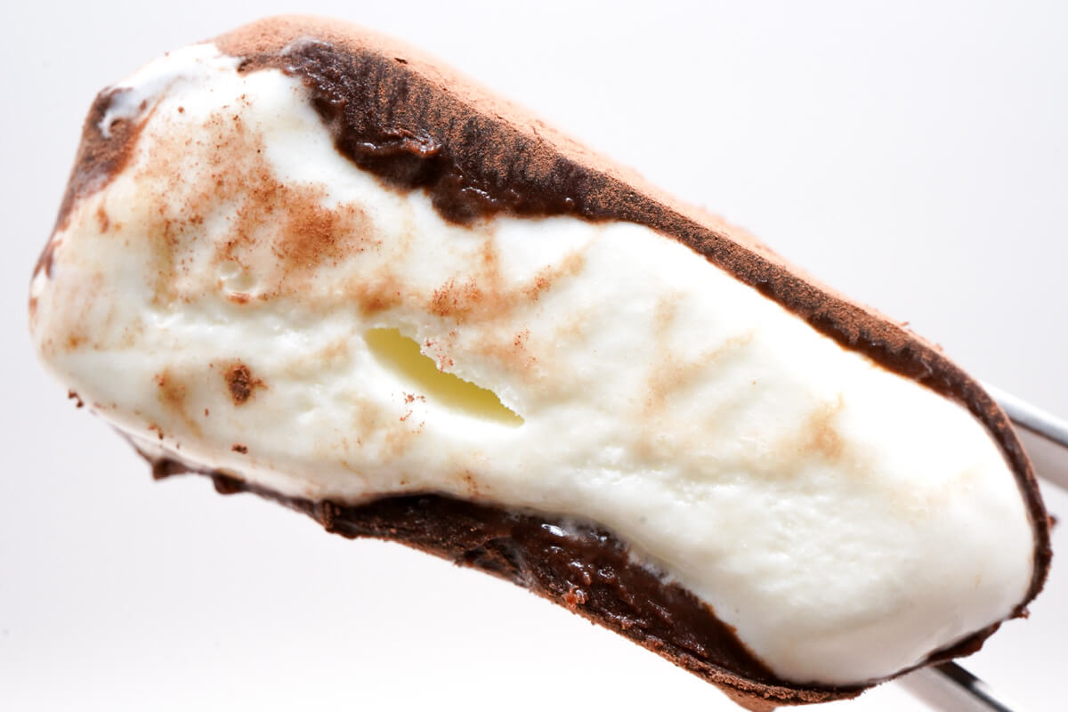 セブンイレブン限定「ロッテ アイスまるごと生チョコ包み」