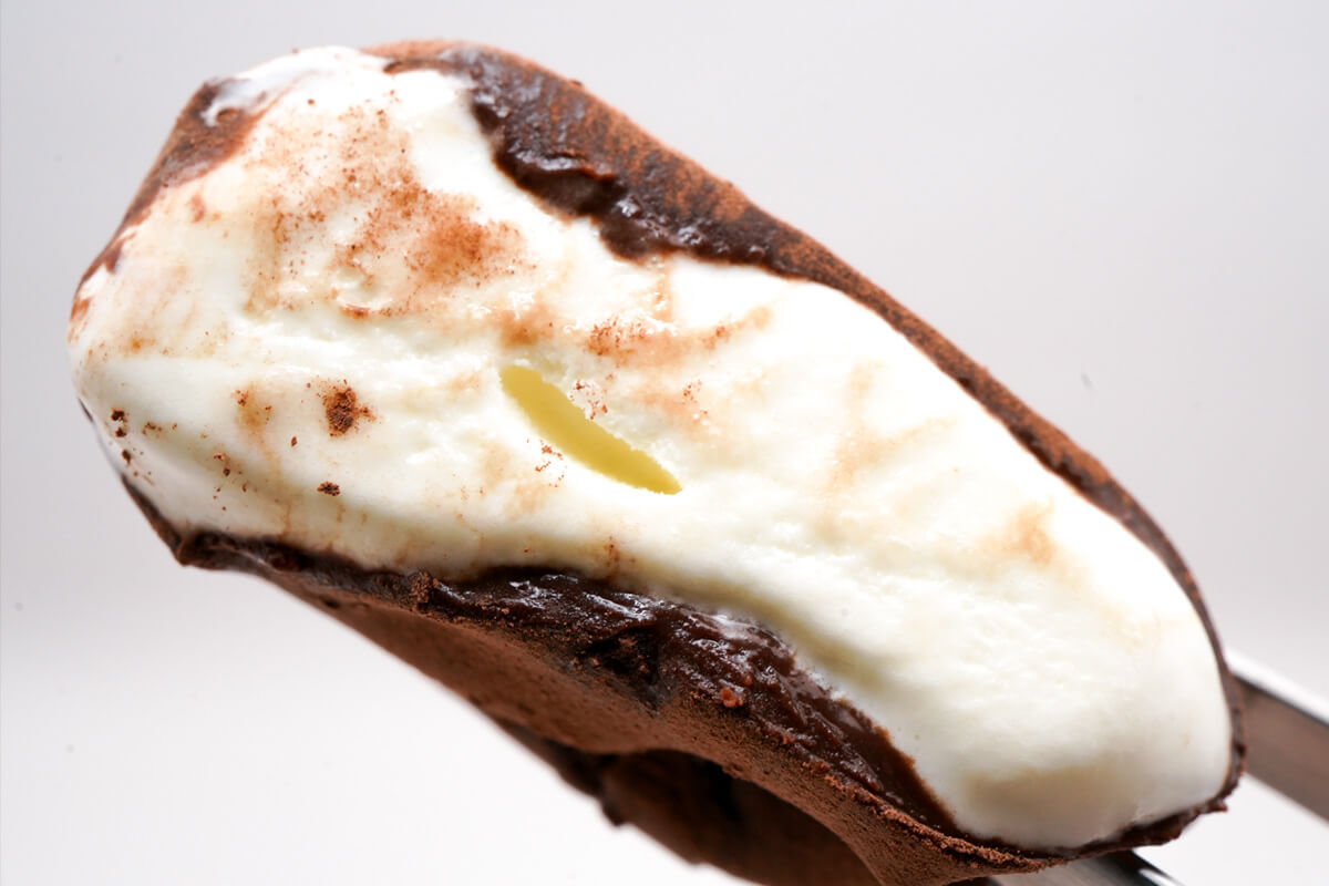 セブンイレブン限定「ロッテ アイスまるごと生チョコ包み」