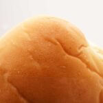 ローソン「もれそうなメガクリームパン」