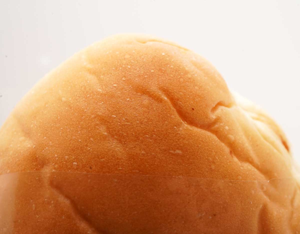 ローソン「もれそうなメガクリームパン」