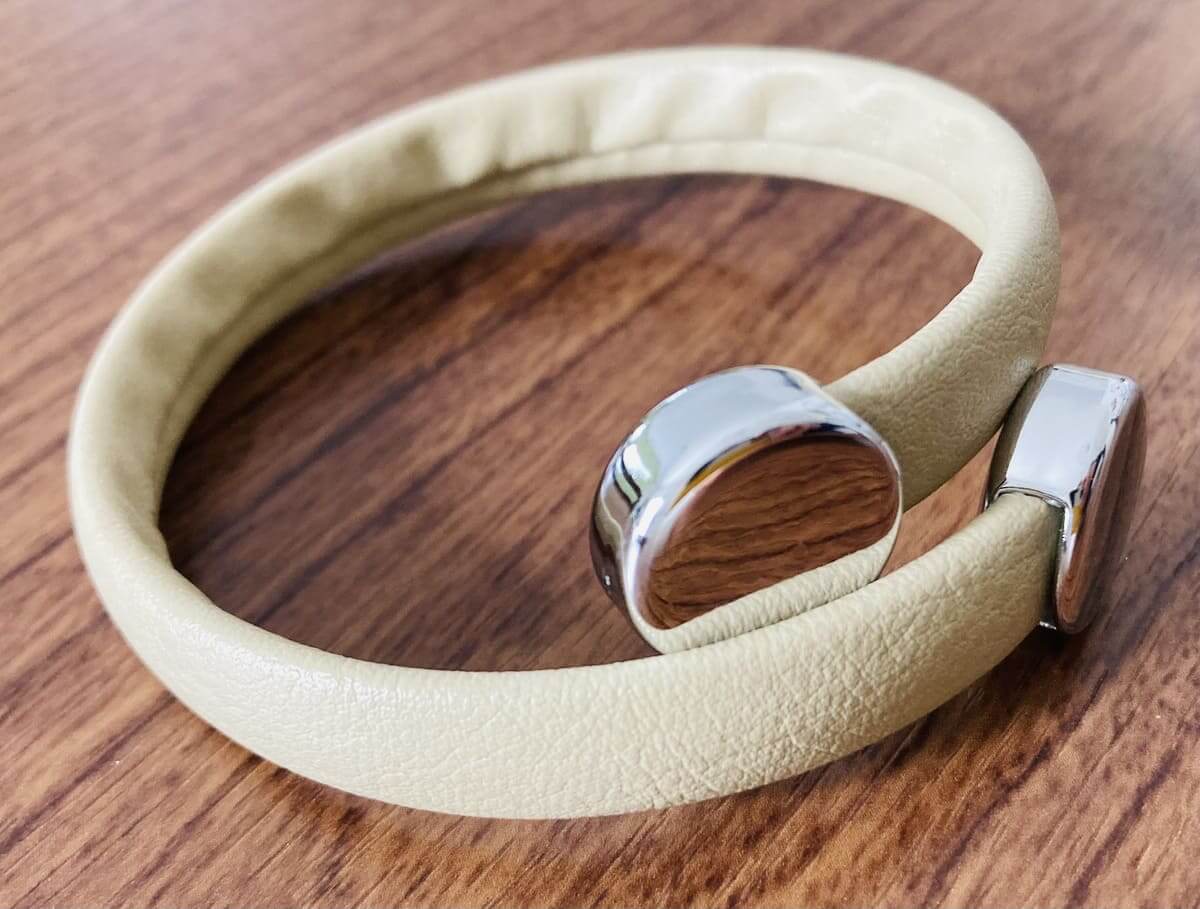 ダイソー「らくらくアームバンド」