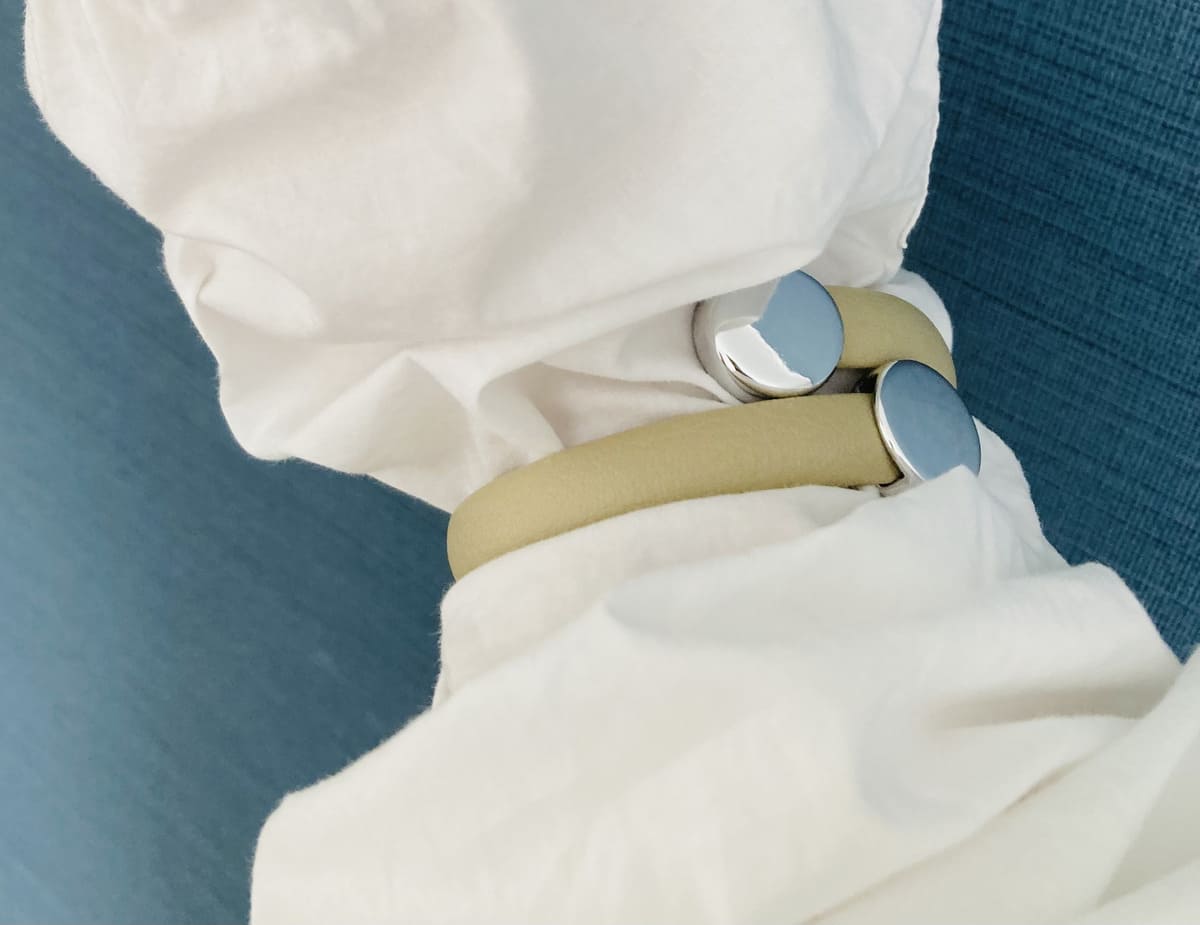 ダイソー「らくらくアームバンド」