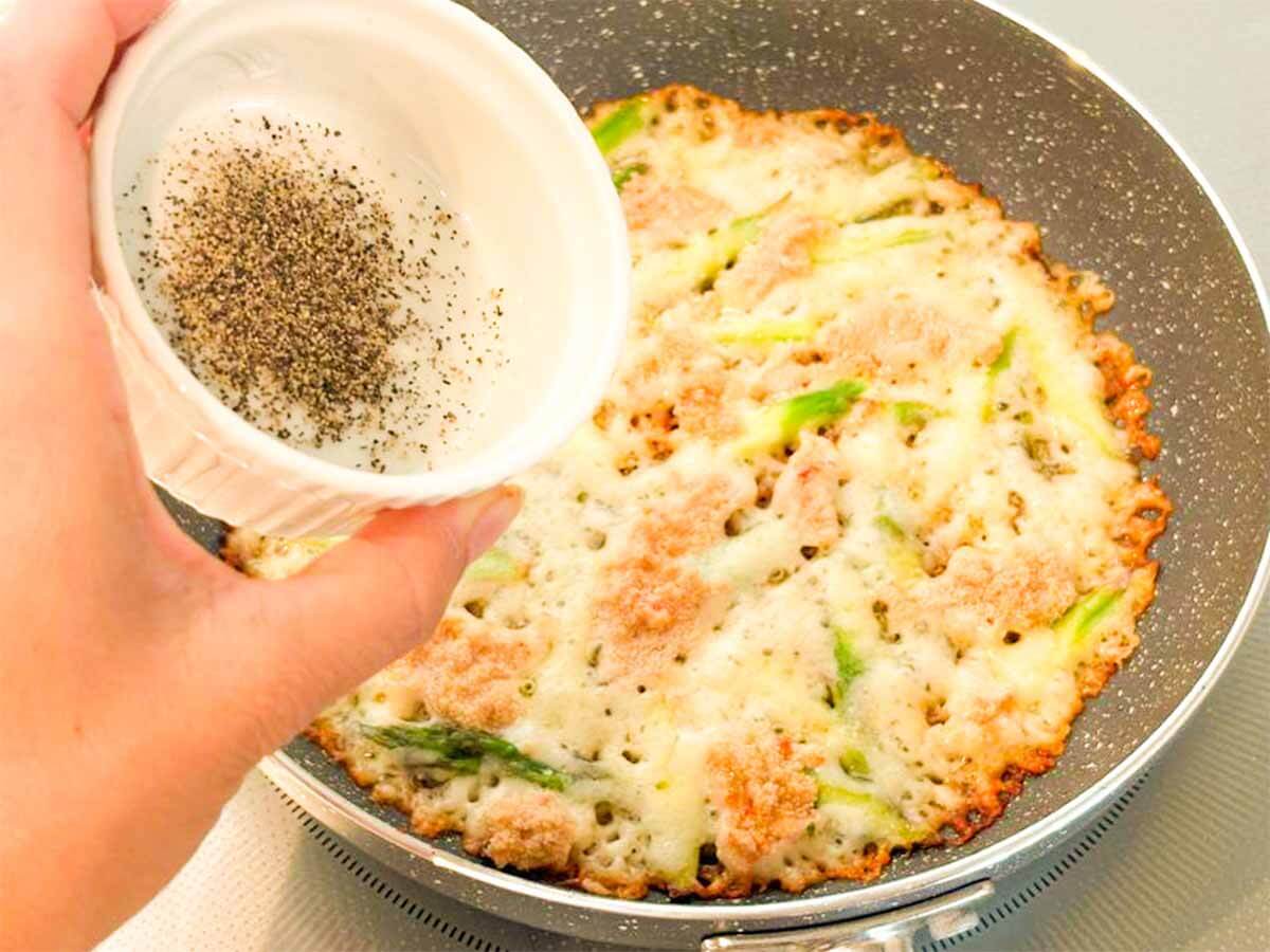 和田明日香さん「アスパラガスと明太子のカリカリチーズ」