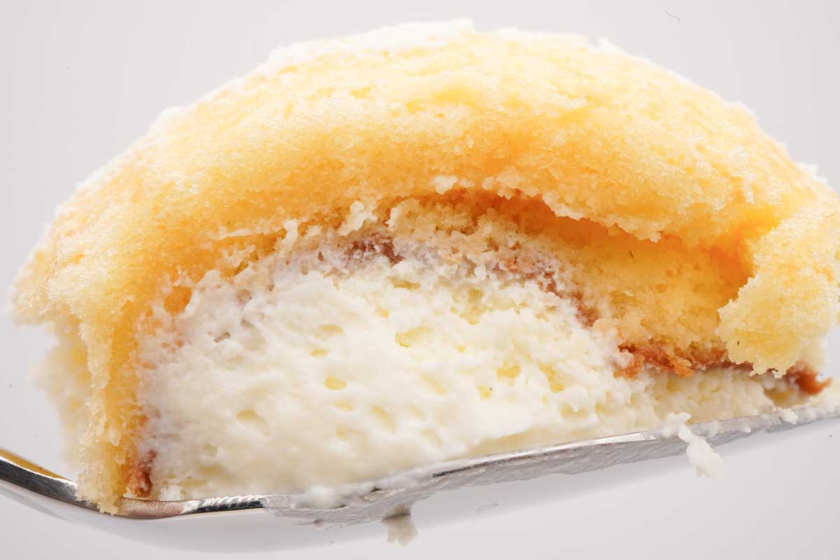 ローソン「盛りすぎ!プレミアムロールケーキ」