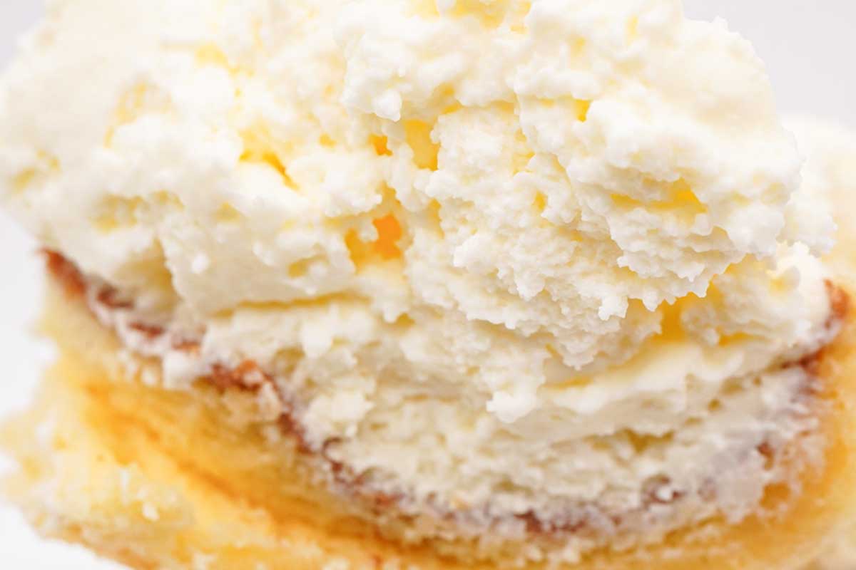 ローソン「盛りすぎ!プレミアムロールケーキ」