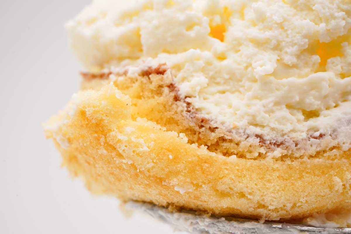 ローソン「盛りすぎ!プレミアムロールケーキ」