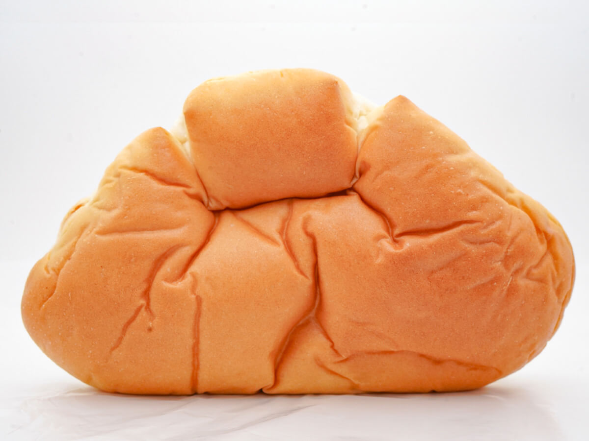 ローソン「もれそうなメガクリームパン」