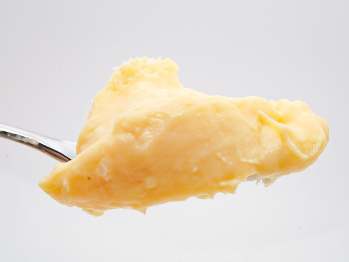 ローソン「もれそうなメガクリームパン」