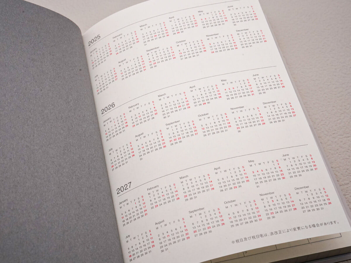 無印良品「月曜始まりマンスリー／ウィークリースケジュール帳・2025年12月始まり」