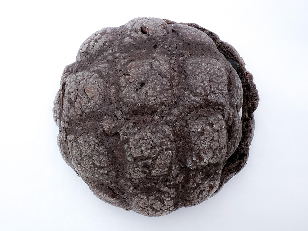 ローソン「ブラックメロンパン」