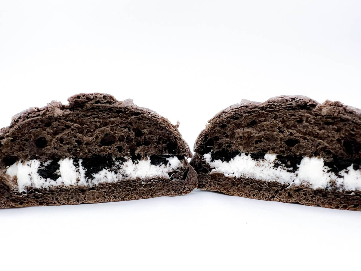 ローソン「ブラックメロンパン」