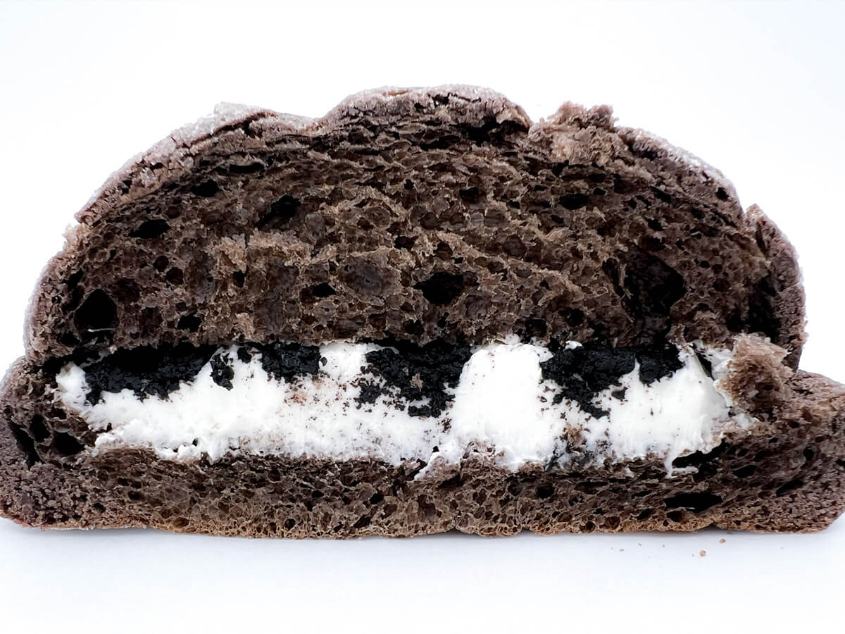 ローソン「ブラックメロンパン」