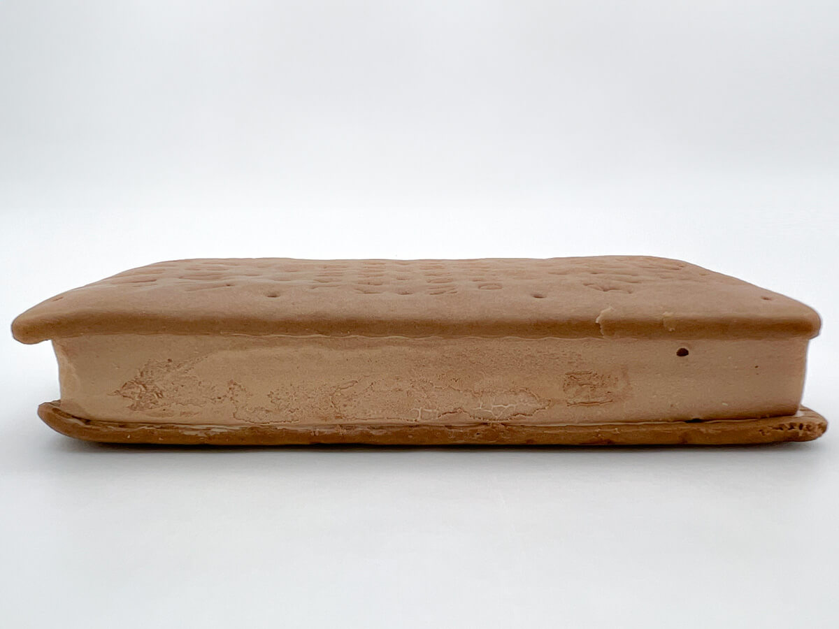 森永製菓「ビスケットサンド＜エクアドルカカオ＞」