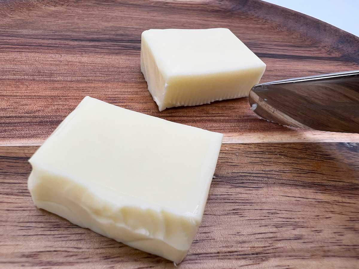 無印良品「アカシア　お皿にもなるカッティングボード　丸型」