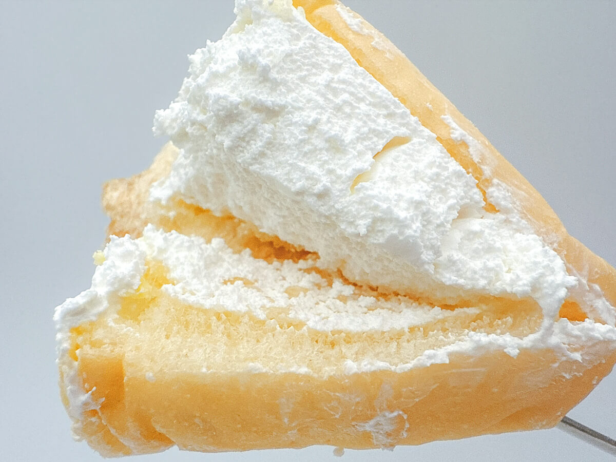 ローソン「MILKふんわりホイップロール」