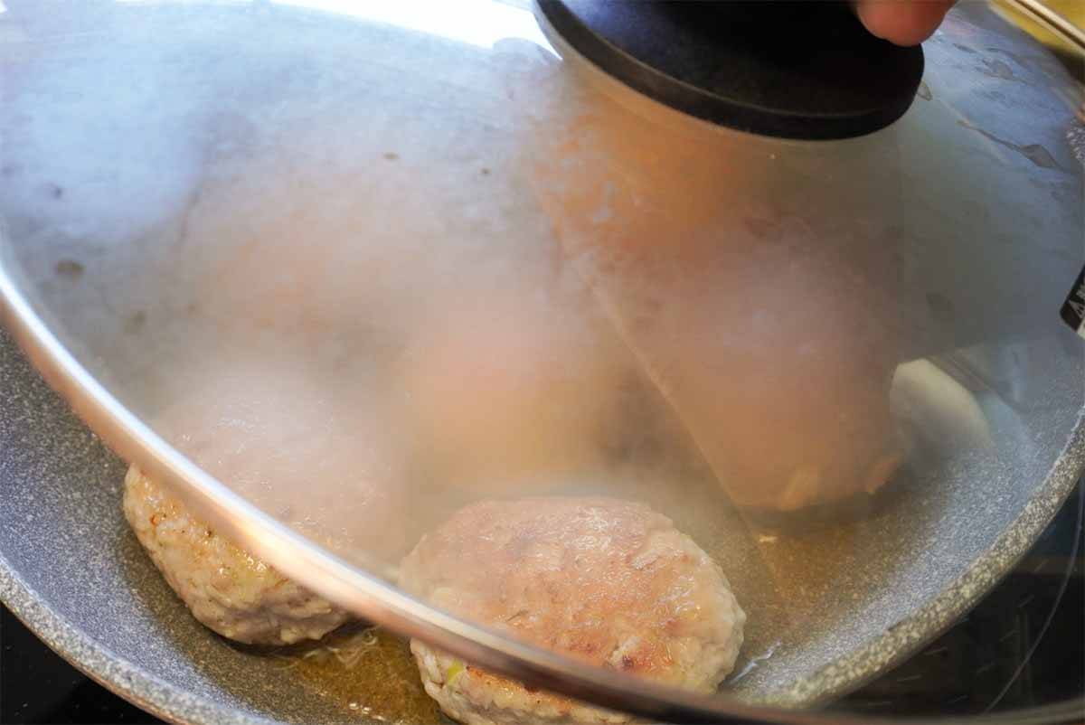 和田明日香さん「チーズつくね みそ照り焼きソース」