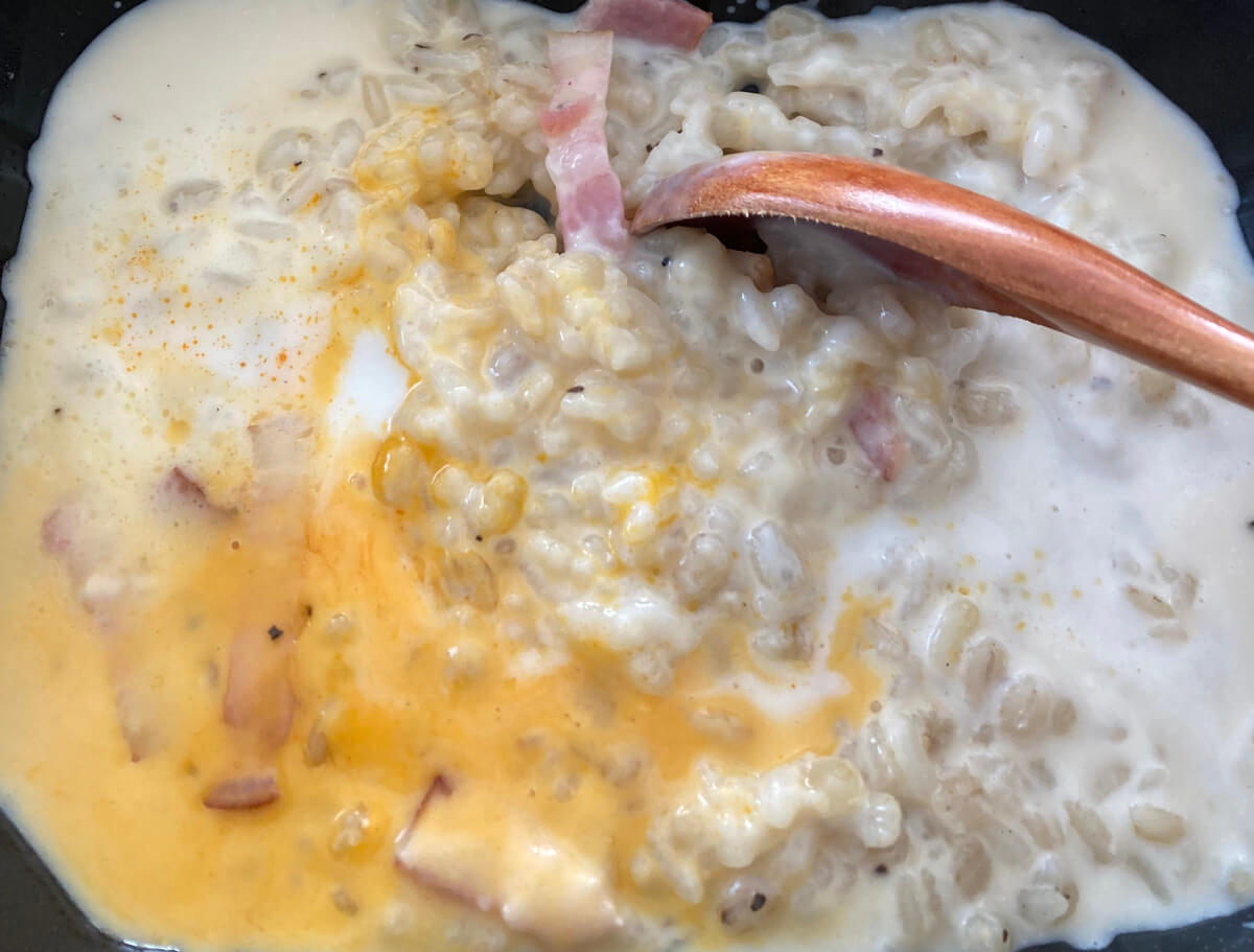 ファミリーマート「4種のチーズで濃厚　カルボごはん」