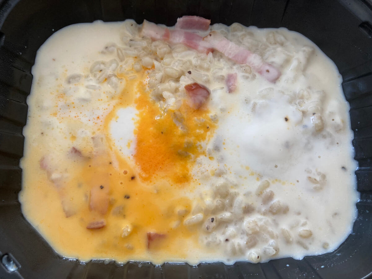 ファミリーマート「4種のチーズで濃厚　カルボごはん」