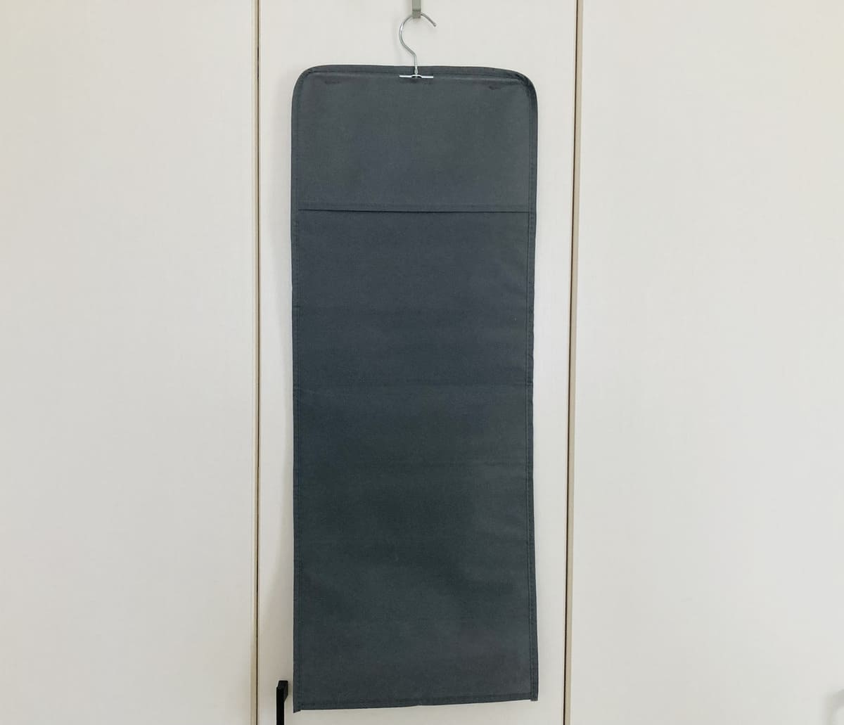 ダイソー「吊り下げシャツ収納」