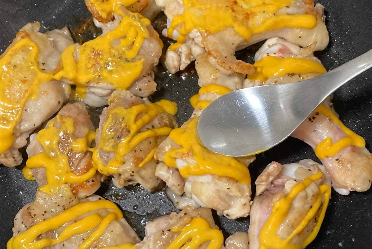 タサン志麻さん「鶏のマスタード煮込み」