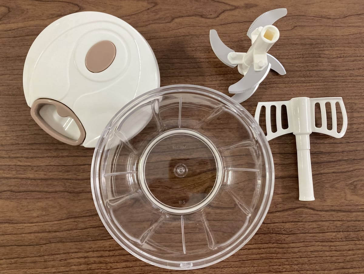 ダイソー「ハンドル野菜カッター(ミキサー付)」