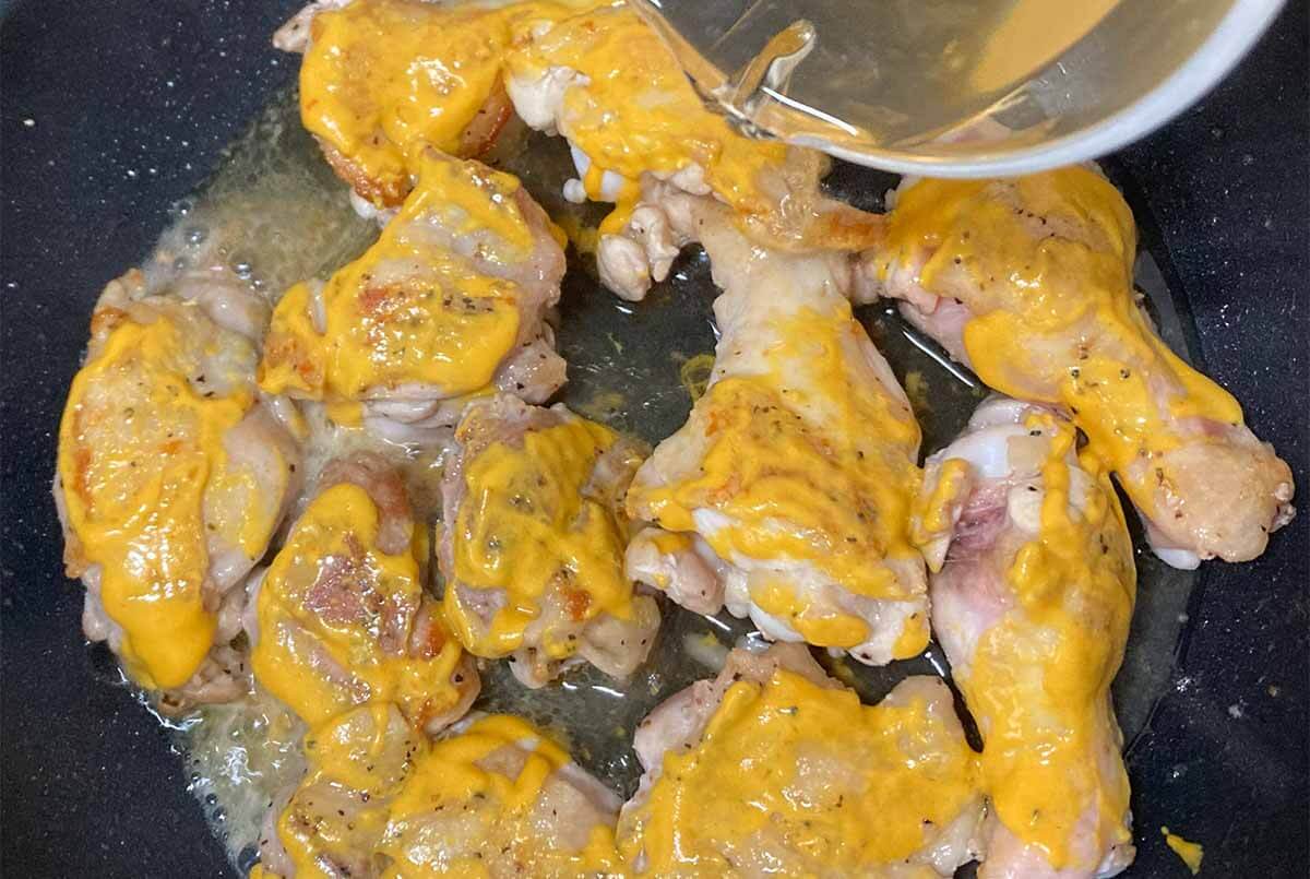 タサン志麻さん「鶏のマスタード煮込み」