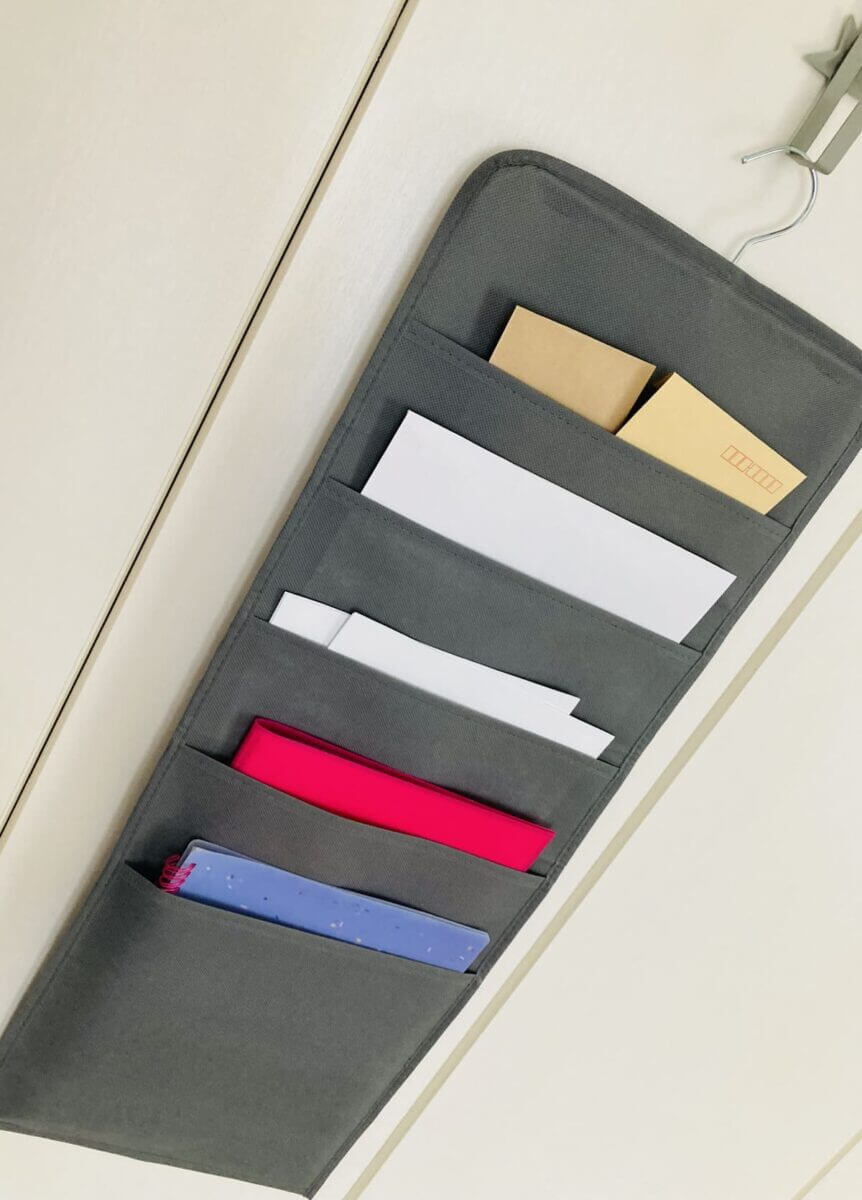 ダイソー「吊り下げシャツ収納」